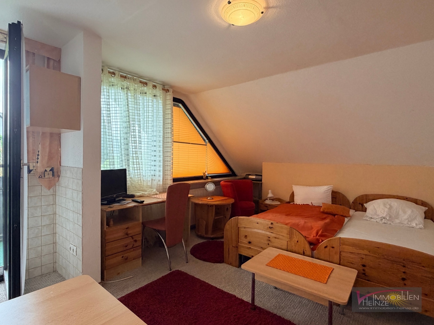 OG - Zimmer und Balkon III