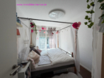 # Tolles Wohngefühl in zentraler Lage mit 2 TG-Stellplätzen! - Elternschlafzimmer