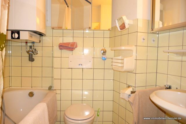 Bad mit Wanne