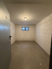 Eigener gemauerter Keller mit Stahltür, Licht und Stromanschluss