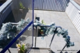 # Schönes Anwesen, Photovoltaik, viele Freisitze, Einliegerwohnung, Carport, Garten - Frei 2026! - Blick vom Schlafzimmer auf Terrasse