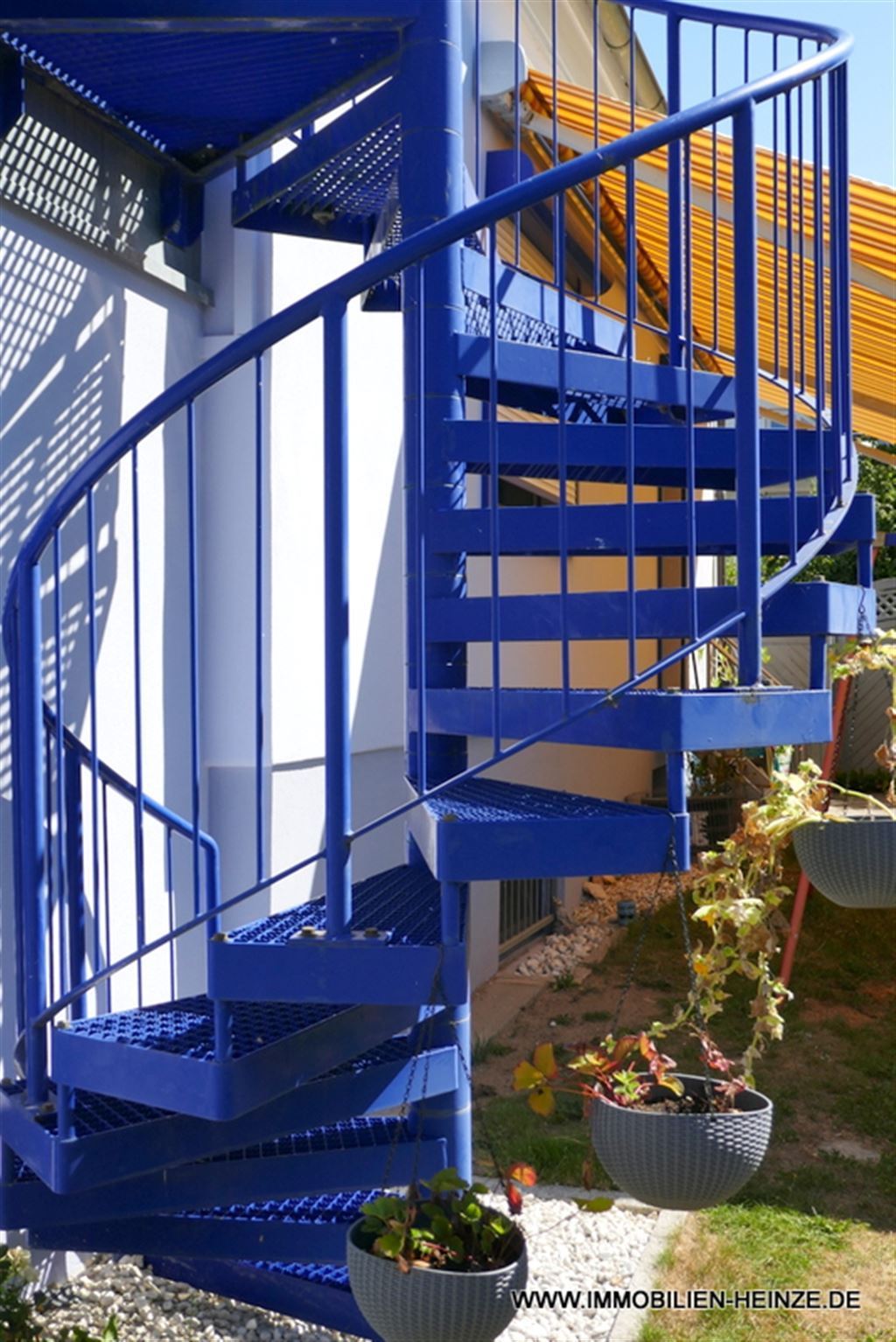 Außentreppe zur Dachterrasse