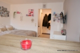 # Wohnung zum Verlieben! Einzug 1.11.2026! Perfekte Lage und energetisch topp! - Niedrige Nebenkosten! Mit Stellplatz gegenüber vom Hauseingang! Mit Dachbodenanteil! - .