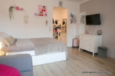 # Wohnung zum Verlieben! Einzug 1.11.2026! Perfekte Lage und energetisch topp! - Niedrige Nebenkosten! Mit Stellplatz gegenüber vom Hauseingang! Mit Dachbodenanteil! - .
