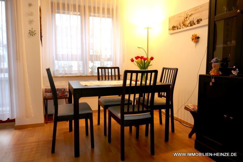 Wohnzimmer mit Essplatz