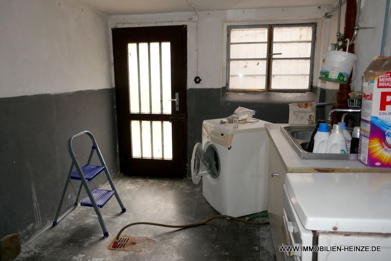 Hauswirtschaftsraum mit Kellerausgang