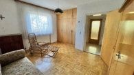 # Toller Bungalow mit viel Stauraum im Dach und im Keller für Hobbys und Bastler! - Elternzi. mit Einbauschrank