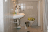 #Schnäppchen und bezugsfrei! Ruhige, großzügige Wohnung mit Dachterrasse und Schwedenofen! - WC