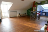 #Schnäppchen und bezugsfrei! Ruhige, großzügige Wohnung mit Dachterrasse und Schwedenofen! - Wohnzimmer