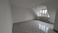#Größzügige 2-Zimmer mit Balkon, EBK und Garage - BEZUGSFREI März 2026! - Wohnzimmer