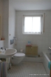 # In den Startlöchern? Tolles Reich mit EBK, Aufzug, TG-Stellplatz! Seniorensitz!? - Bad mit Fenster und Badewanne