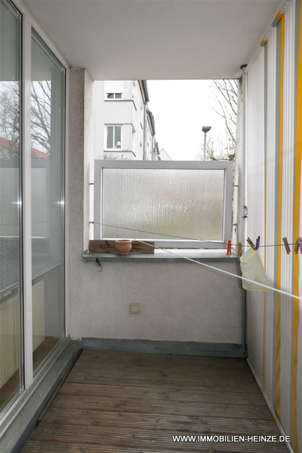 Süd-West Balkon mit Sichtschutz