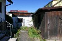 Zugang zwischen Haus und Garage