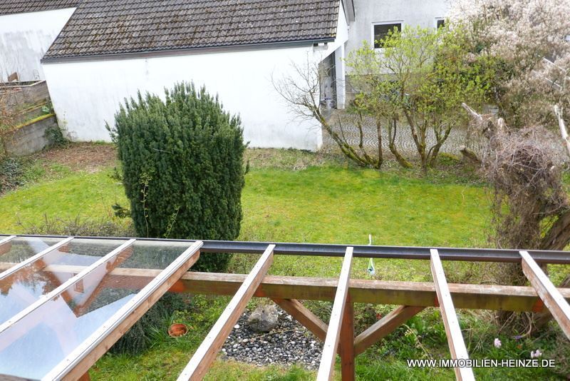 Ausblick zur Terrasse und Garten